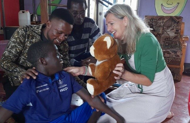 Christine Irtenkauf besucht das Behindertenprojekt der NGO TORUWU