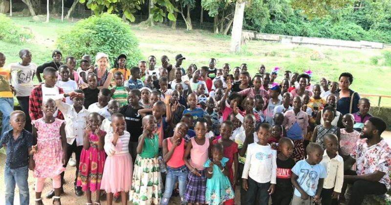 Fest-Sonntag mit Ausflug in den sehenswerten Zoo in Entebbe – Trubel und Aufregung und unvergessliches Erlebnis