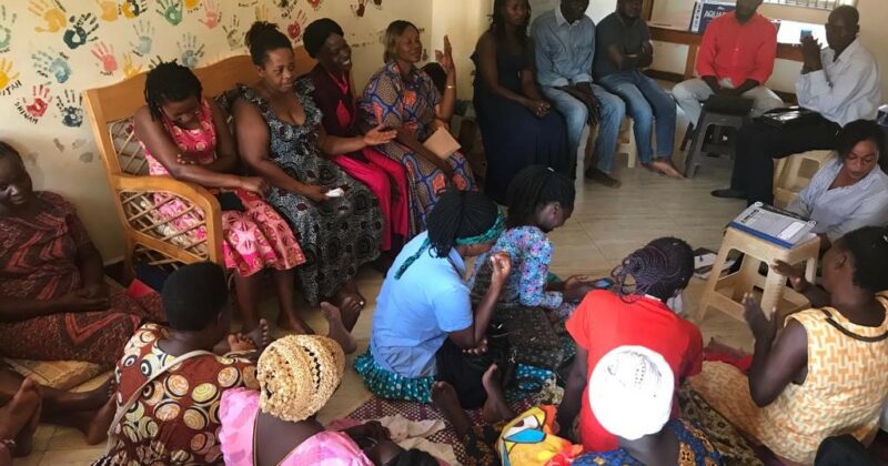 Elterntreffen – parents‘ meeting in Uganda