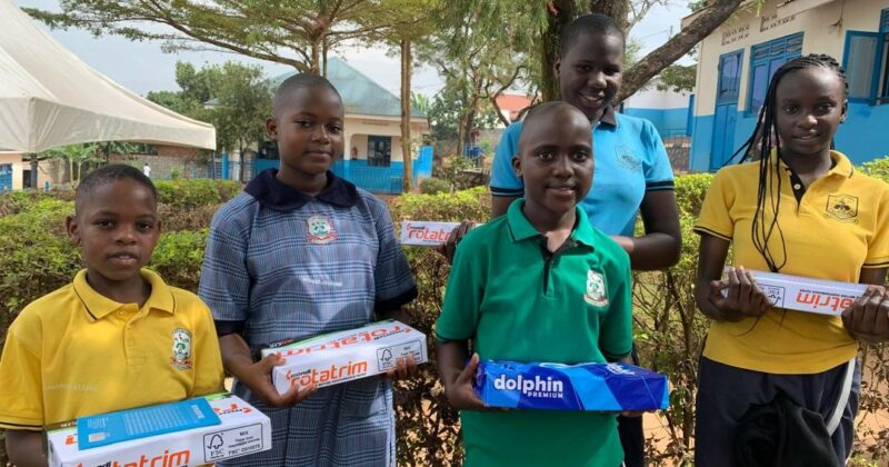 Schulbeginn nicht nur in Deutschland, Abschlussprüfungen nach dem Schuljahr finden in Uganda am Jahresende statt.