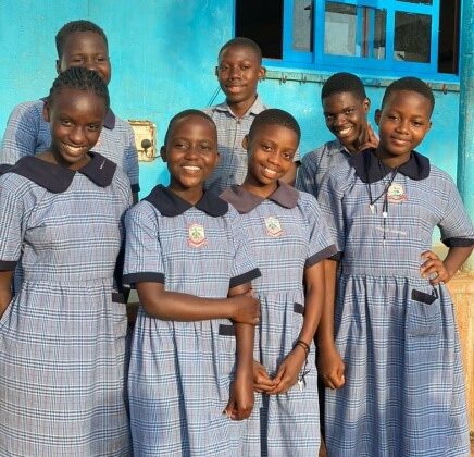 Gratulation an die erfolgreichen Abschlussklässler*innen in Uganda