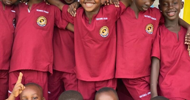 10 Kinder aus dem Nachbar-Dorf besuchen unsere neue Schule – eine kleine statistische Auswertung und interessante Informationen über Ugandas Traditionen