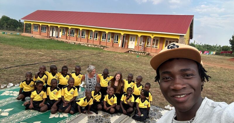 Kleiderspenden für die Kinder im Katanga Slum – turbulenter Alltag im Home